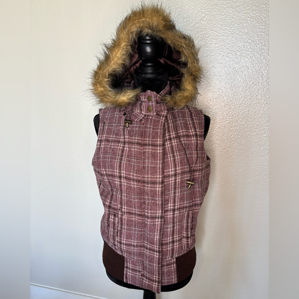 NWOT AZ Well Pink Plaid Vest with Detachable Faux Fur Trim Hood Size Large
